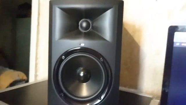 JBL LSR 305 - Demo (studio monitors) смотреть онлайн