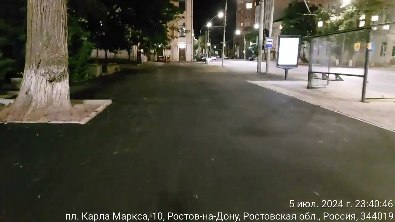 На пл. Свободы обновили тротуар для пешеходов.. смотреть онлайн