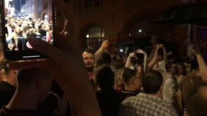 🎸 Знаешь ли ты - Максим. Люди поют на улице