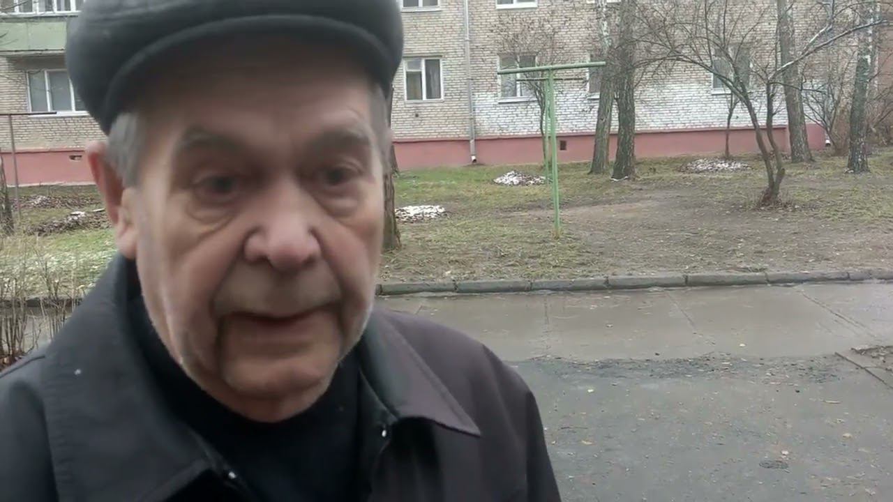 Туалет с видом на лестничную площадку смотреть онлайн