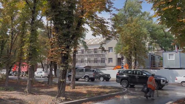 Мариуполь: ? центр по пр.Металлургов, Гипромез, ЗАГС, ПГТУ 1 корп., лицей(колледж), суд. Август 202 смотреть онлайн