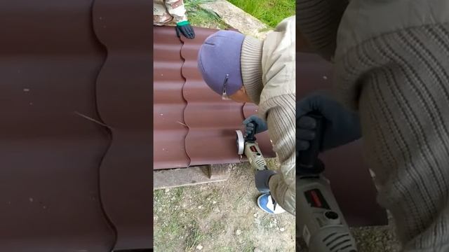 Резка металлочерепицы металлическим диском смотреть онлайн