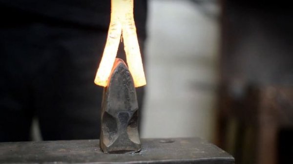 Blacksmith: Apprentice to Master :  The seven skills of blacksmithing