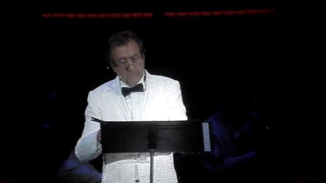 Eric Idle Galaxy Song from Not The Messiah finale at Hollywood Bowl 8-2-08 смотреть онлайн