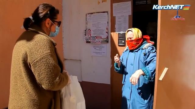 07 04 2020 Депутаты с волонтерами помогают пожилым людям в условиях карантина смотреть онлайн