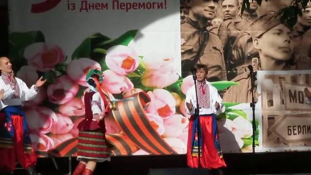 Украинские Танцы в Парке Победы в р-не Дарница г.Киева, УКРАИНА 09.05.2014 смотреть онлайн