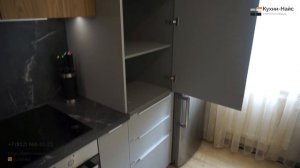 Серая кухня 137 серия дома в СПб 10 метров. Кухня под потолок и под мрамор.