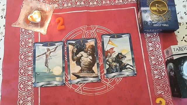 ЧТО ДУМАЕТ, ЧТО ЧУВСТВУЕТ, ЧТО БУДЕТ ДЕЛАТЬ. ОНЛАЙН РАСКЛАД НА РУНАХ. смотреть онлайн