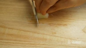 Как нарезать лук? Семь способов нарезки лука.  Как порезать лук быстро и легко