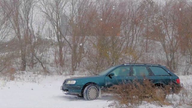 AUDI 100 C4 Quattro по снежку