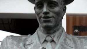 Памятник дяде Стёпе.  Дядя Степа — Светофор!?