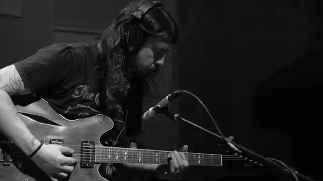 Dave Grohl - Play [Guitar 3 in Master Version] смотреть онлайн