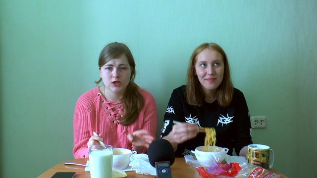 Fire Noodle Challenge! \ Самый острый рамён \ Valerie JoMi \ Carol Vaits (07.04.19) смотреть онлайн