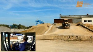 Hyundai HL757-9S Wheel Loader in Cab View. Погрузчик Хендай HL757-9S - в кабине с механизатором.