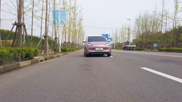 The Tiny Electric Car “Designed For Women”… смотреть онлайн
