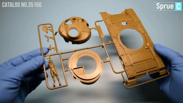 Unboxing Tamiya T-72M1 1/35