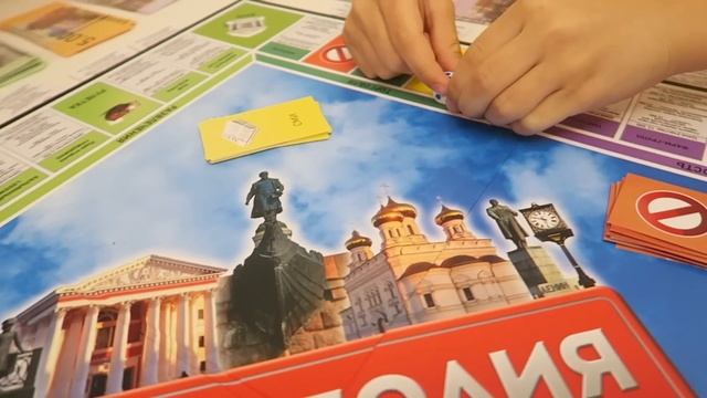 ОБЗОР | НАСТОЛЬНАЯ ИГРА МОНОПОЛИЯ ТВЕРЬ | БРАТ КУПИЛ КИНОТЕАТР?!? смотреть онлайн