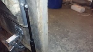 Ролик 15. Установка газлифтов в напольный люк в погреб своими руками, при помощи комплекта №6-30.