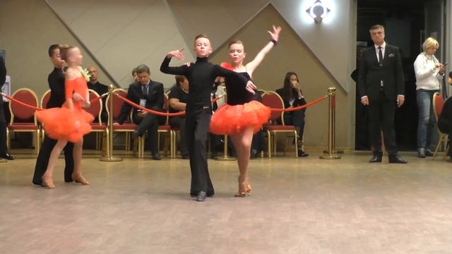 Лучшая румба на турнире Юниоры-1, Двоеборье, до C кл смотреть онлайн