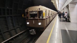 Парад поездов на БКЛ 2023. Ретропоезд "Сокольники" (Номерной) на станции "Савёловская" БКЛ.