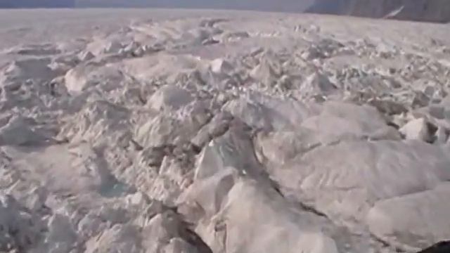 Low level over Peterman Glacier смотреть онлайн