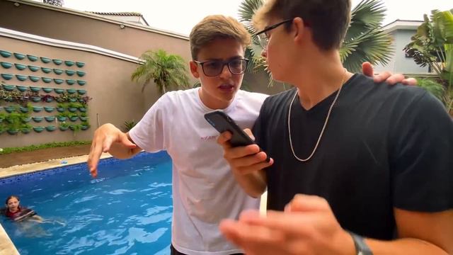 O CRUSH DA MANU MAIA SALVOU ELA NA PISCINA! •Irmãos Scribel• смотреть онлайн