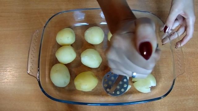 Картофель с зеленью под сыром! Интересно и вкусно) смотреть онлайн