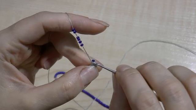 Сумочка - Кошелек из бисера (1 часть). Процесс вязания с бисером. Бисеровязание. смотреть онлайн