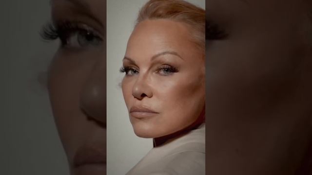 Памела Андерсон, открывшая показ Boss SS2023, напоминает, что ‘нужно быть своим собственным боссом’ смотреть онлайн