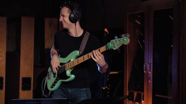 Emily Gelineau arr. "Chromazone" - (Mike Stern) смотреть онлайн