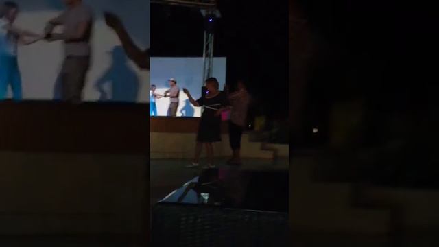 Бабушка зажигает.Дискотека в Египте.Смешные танцы!!&@@ смотреть онлайн