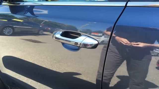 How to use the key in the Kia Sportage driver's door. смотреть онлайн