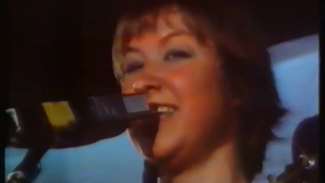 "Unter dem Pflaster liegt der Strand" von und mit Angi Domdey aus dem Jahr 1981 смотреть онлайн