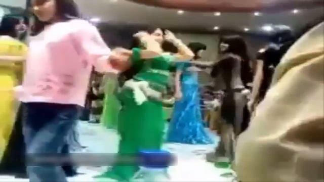 Belly dance with fun.... awesome !! (Arabic Girl Belly Dance) смотреть онлайн