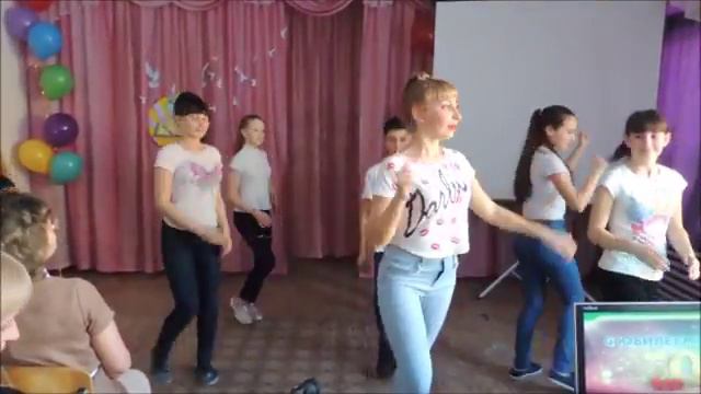 #Танец старшеклассниц смотреть онлайн