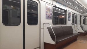 Метро Санкт-Петербурга. Диванчики и путевое развитие станции проспект Просвещения