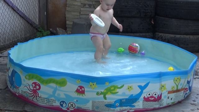 Мы поставили бассейн Светлане / уборка во дворе смотреть онлайн