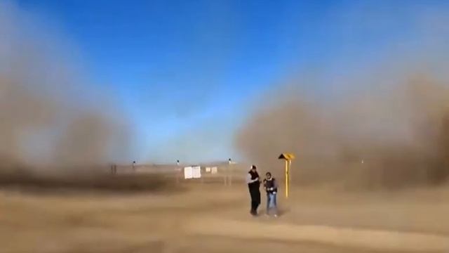 Сверхзвуковая уборка пыли, грязи и людей смотреть онлайн