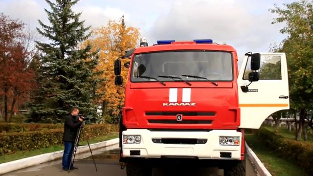 Пожарные машины Нефаза отправятся на боевое дежурство в Подмосковье смотреть онлайн