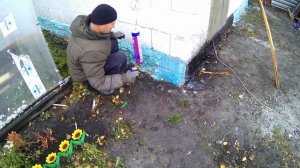 Утепление фундамента своими руками напыляемым утеплителем.