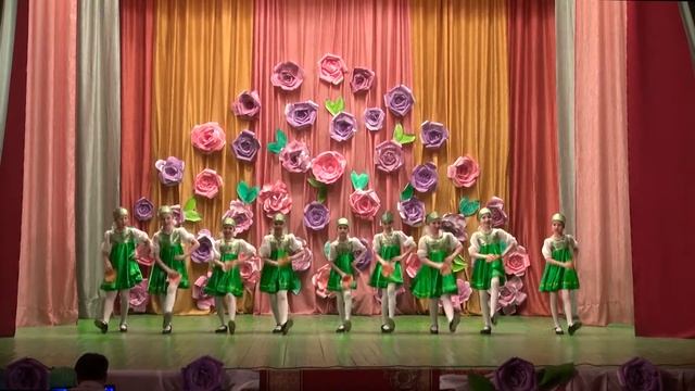 " Весёлый бубен". Танцевальный коллектив "Карамельки" рук. Толмачева Г.С. смотреть онлайн