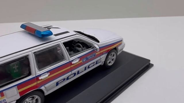 1:43 Volvo V70 T5 Metropolitan Police Traffic RPU Model смотреть онлайн