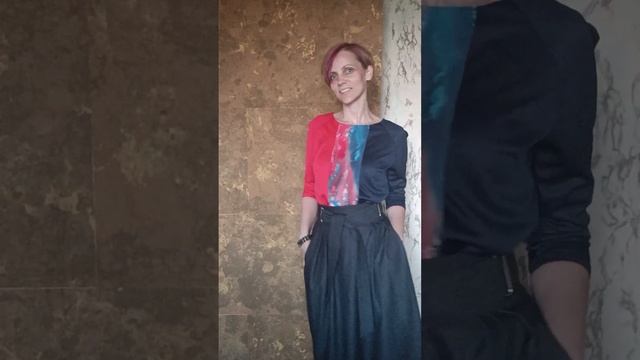 Красно-синий свитшот