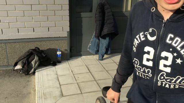 Проникли на закрытую школу. Нелегальный весенний стрит на BMX смотреть онлайн