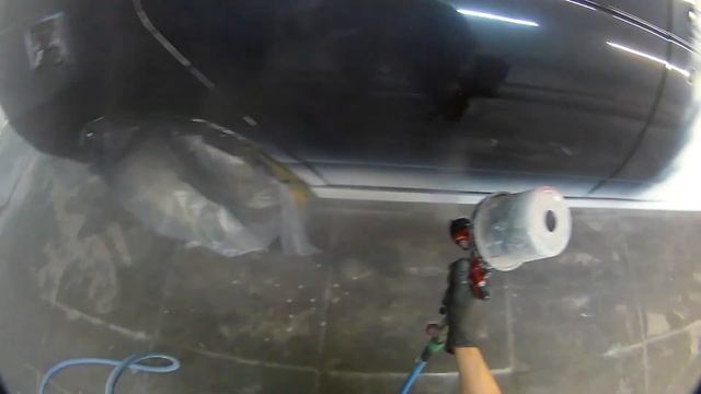 Разливаем лак в стекло. Лада 11. Iwata Bellaria