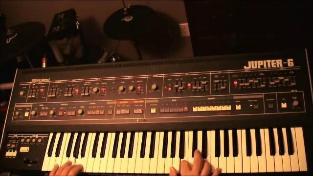 Roland Jupiter 6 "1980's" смотреть онлайн