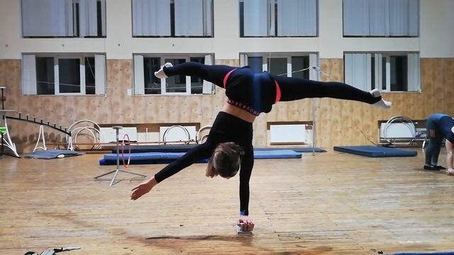 Первая стойка в Нелюбимую руку. Ангелина Пирлик. КДМШ 14 смотреть онлайн