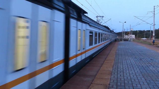 Электропоезд ЭД4М-0489 ЦППК платформа Рассудово 20.09.2020 смотреть онлайн