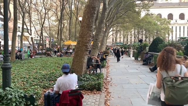 NEW YORK CITY TOUR: New York City's Bryant Park [4K] смотреть онлайн
