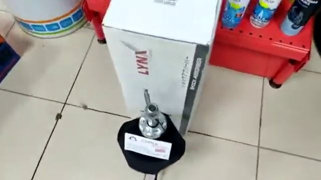 Амортизатор передний правый Daihatsu Pyzar,Charade,Grand Move, 4851087767000